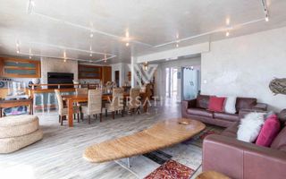 4 Bedroom House For Sale in Long Beach