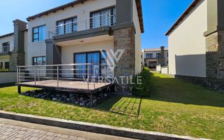 3 Bedroom House For Sale in Dolphin Beach