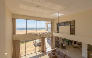 4 Bedroom House For Sale in Long Beach