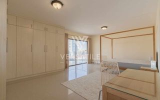 4 Bedroom House For Sale in Long Beach