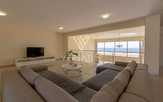 4 Bedroom House For Sale in Long Beach