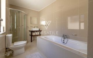 4 Bedroom House For Sale in Long Beach