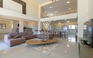 4 Bedroom House For Sale in Long Beach