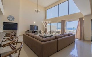 4 Bedroom House For Sale in Long Beach