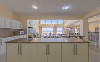 4 Bedroom House For Sale in Long Beach