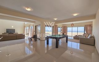 4 Bedroom House For Sale in Long Beach