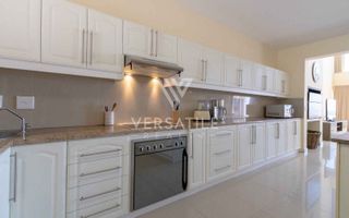 4 Bedroom House For Sale in Long Beach