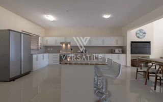 4 Bedroom House For Sale in Long Beach