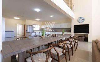 4 Bedroom House For Sale in Long Beach