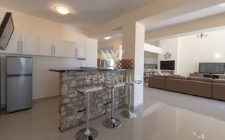 4 Bedroom House For Sale in Long Beach