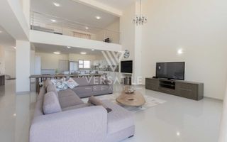 4 Bedroom House For Sale in Long Beach
