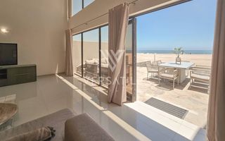 4 Bedroom House For Sale in Long Beach