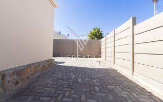 3 Bedroom House For Sale in Long Beach