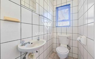 3 Bedroom House For Sale in Long Beach