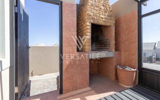 3 Bedroom House For Sale in Long Beach