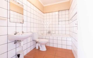 3 Bedroom House For Sale in Long Beach