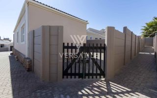 3 Bedroom House For Sale in Long Beach