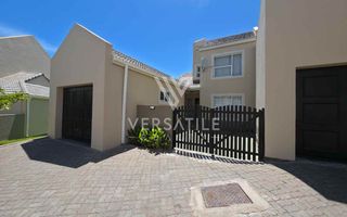 4 Bedroom Townhouse For Sale in Long Beach