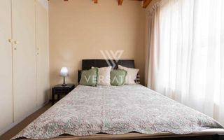 4 Bedroom Townhouse For Sale in Long Beach