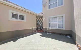 4 Bedroom Townhouse For Sale in Long Beach