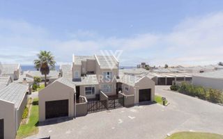 4 Bedroom Townhouse For Sale in Long Beach