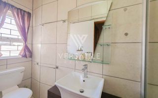 4 Bedroom Townhouse For Sale in Long Beach