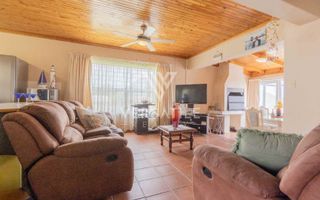 4 Bedroom Townhouse For Sale in Long Beach