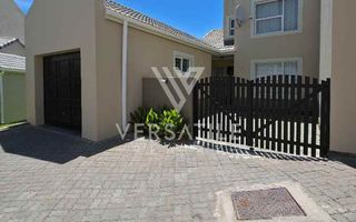 4 Bedroom Townhouse For Sale in Long Beach