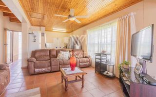 4 Bedroom Townhouse For Sale in Long Beach