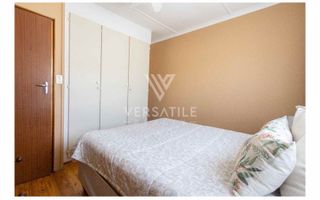 4 Bedroom Townhouse For Sale in Long Beach