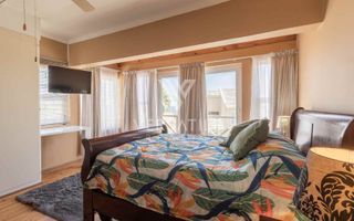 4 Bedroom Townhouse For Sale in Long Beach