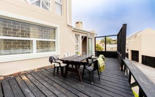 4 Bedroom Townhouse For Sale in Long Beach