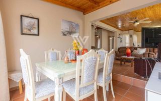 4 Bedroom Townhouse For Sale in Long Beach