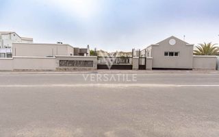 2 Bedroom Townhouse For Sale in Long Beach