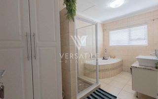 2 Bedroom Townhouse For Sale in Long Beach