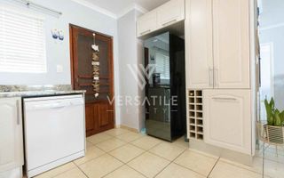 2 Bedroom Townhouse For Sale in Long Beach