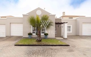 2 Bedroom Townhouse For Sale in Long Beach