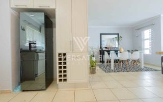 2 Bedroom Townhouse For Sale in Long Beach