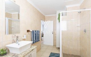 2 Bedroom Townhouse For Sale in Long Beach