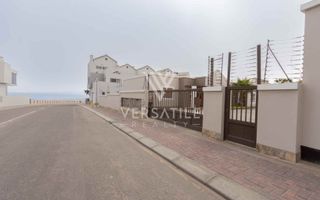 2 Bedroom Townhouse For Sale in Long Beach