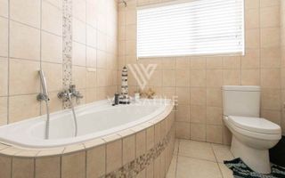 2 Bedroom Townhouse For Sale in Long Beach