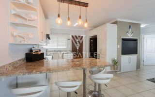 2 Bedroom Townhouse For Sale in Long Beach