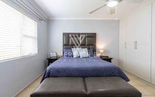 2 Bedroom Townhouse For Sale in Long Beach