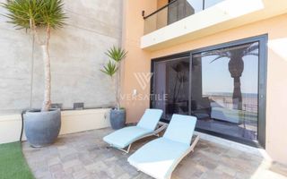 3 Bedroom House For Sale in Long Beach