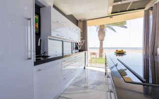 3 Bedroom House For Sale in Long Beach