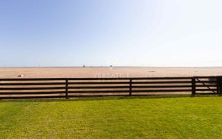 3 Bedroom House For Sale in Long Beach