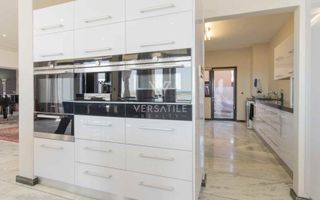 3 Bedroom House For Sale in Long Beach