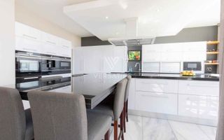 3 Bedroom House For Sale in Long Beach