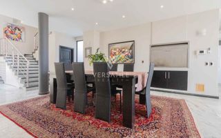 3 Bedroom House For Sale in Long Beach