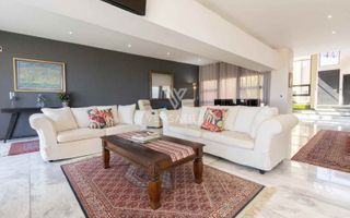 3 Bedroom House For Sale in Long Beach